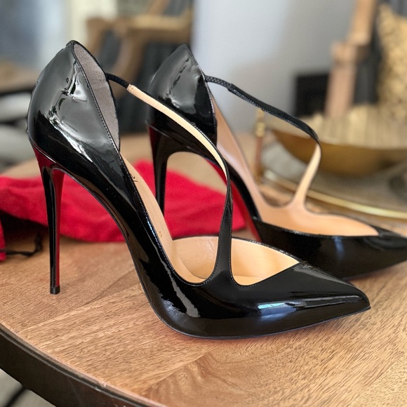 SOLD CHRISTIAN LOUBOUTIN Elegant Black Stiletto Heels - Picture 4 of 16